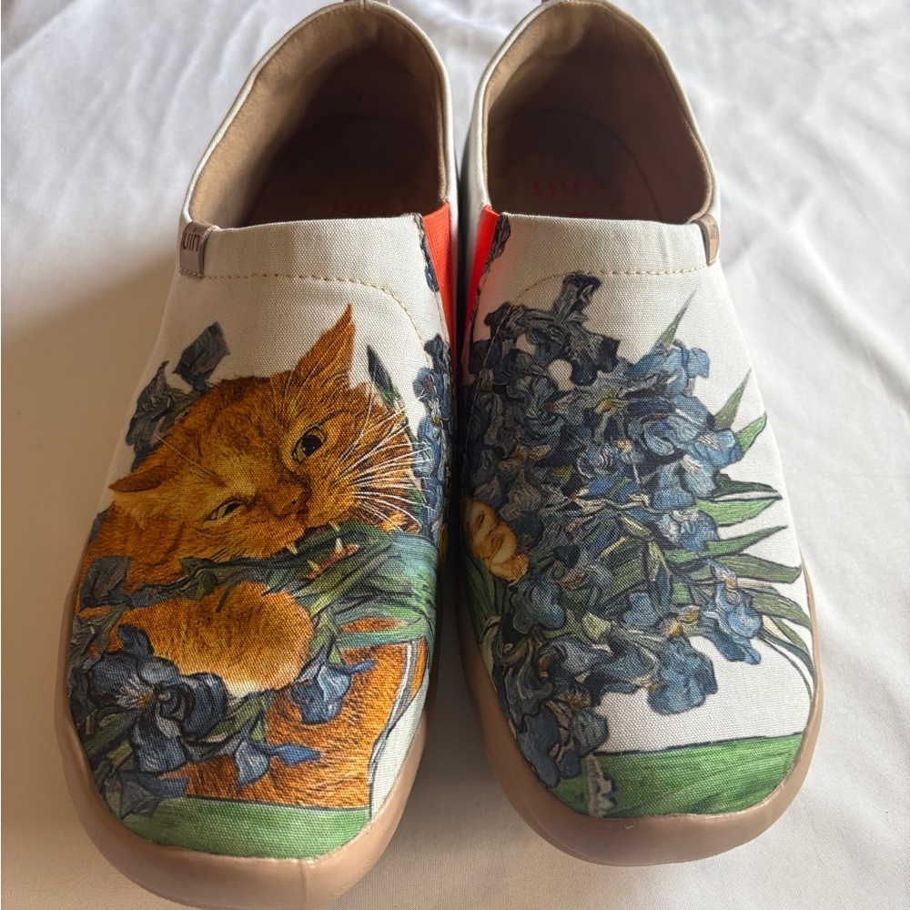 White Slip-On uin Cat and Floral Design Travel Shoes Size‎ 10.5 - Picture 2 of 6